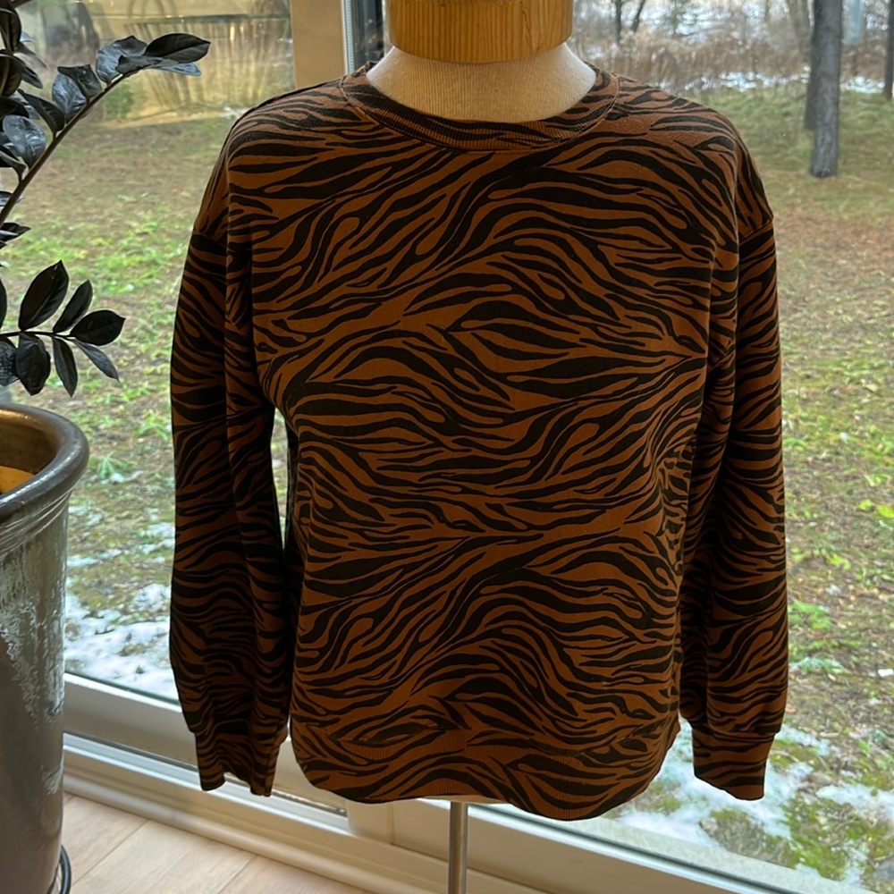 VGUC Monroe sweatshirt